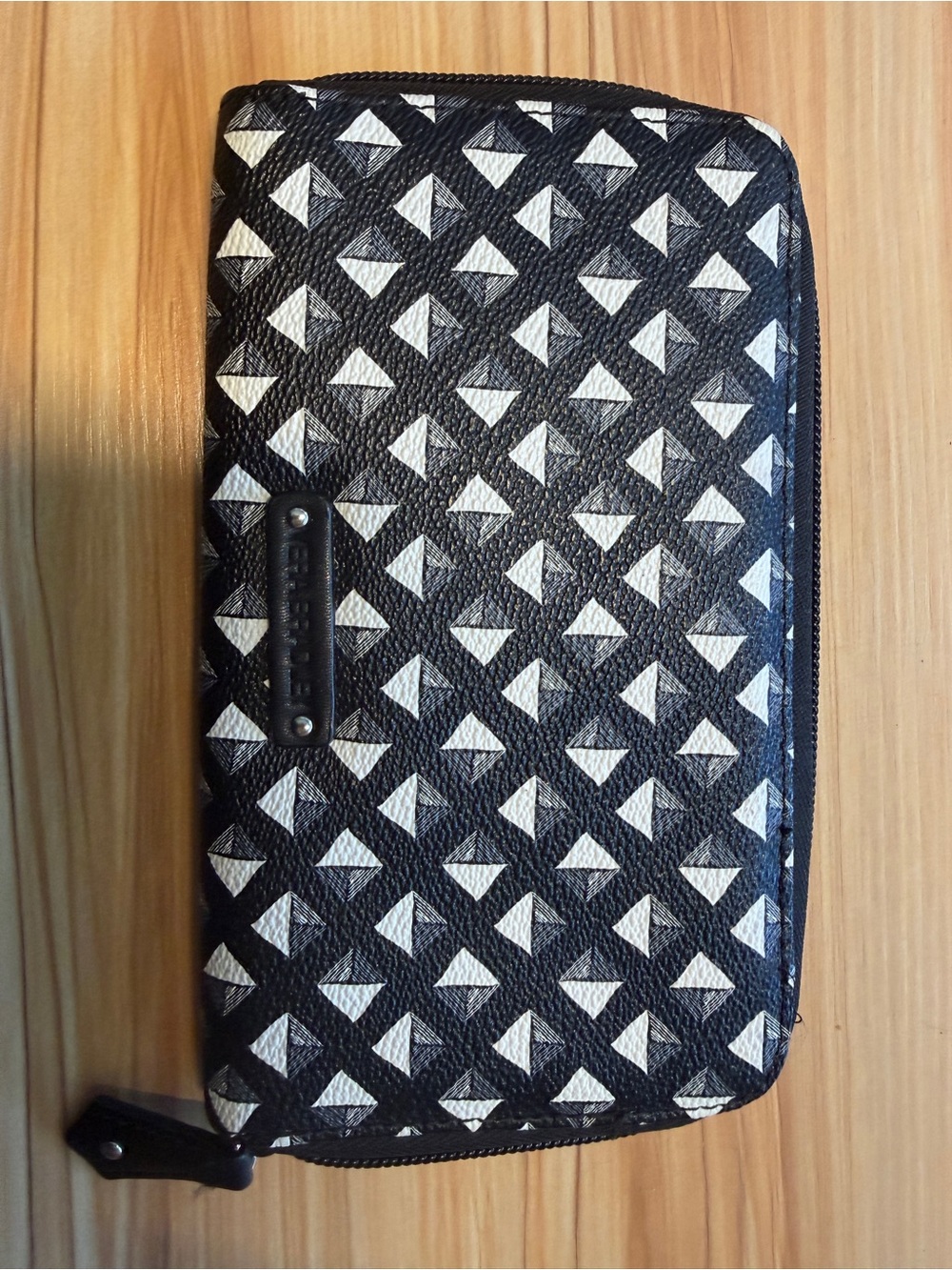 Vera Bradley Black and White Geometric Zip Wallet - Picture 1 of 4